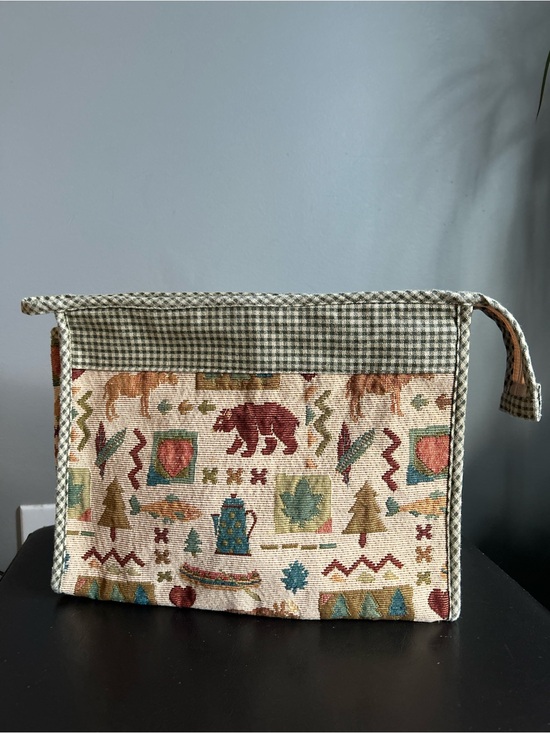 Maggib Handbags - MAGGIB Vintage Woodlands Print Textile Cosmetic Bag with Lined Interior